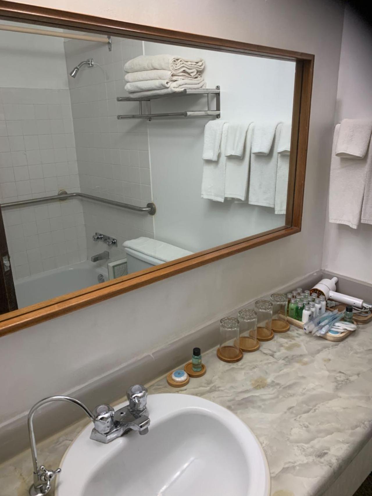 Providence Place Inn ポート・ハーディ エクステリア 写真